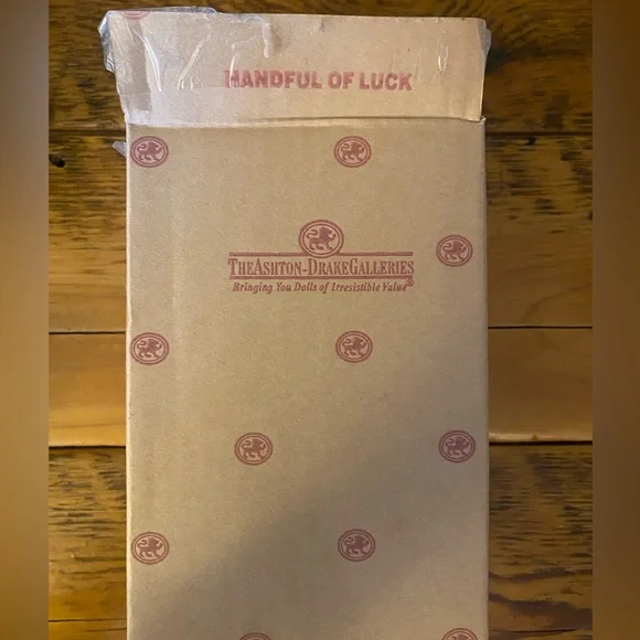 Adorable Ashton Drake doll “Handful of Luck.” Miniature collectible baby. NIB. - Picture 6 of 6